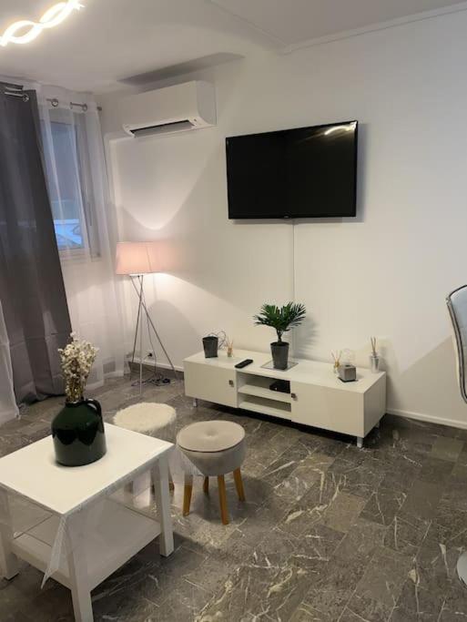 Apartamento Chez Julien & Ornella Saint-Laurent-du-Var Exterior foto