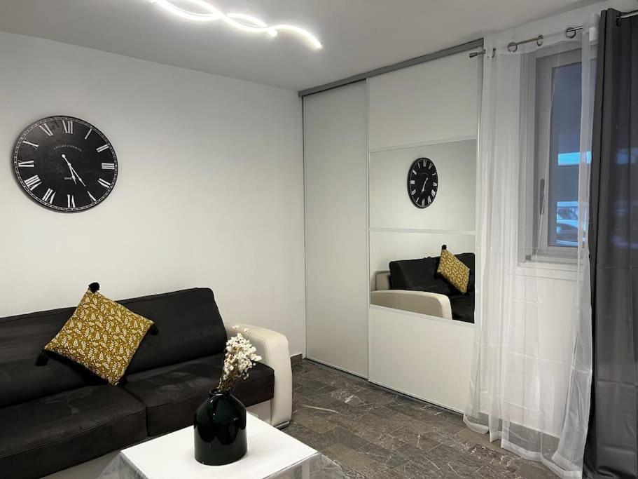 Apartamento Chez Julien & Ornella Saint-Laurent-du-Var Exterior foto